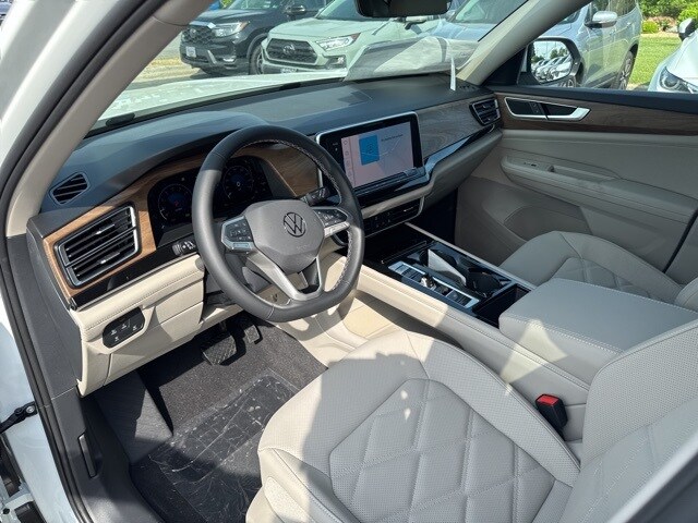 2025 Volkswagen Atlas SE Technology photo 4