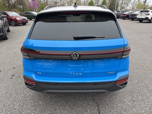 2025 Volkswagen Taos SE photo 2