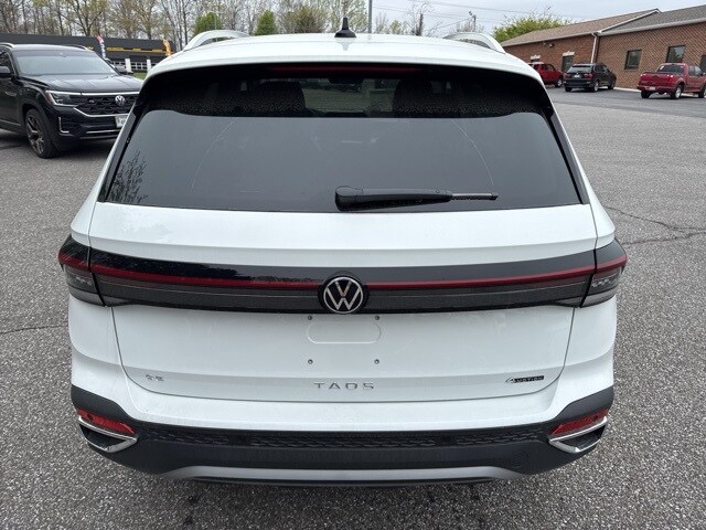 2025 Volkswagen Taos SE photo 2