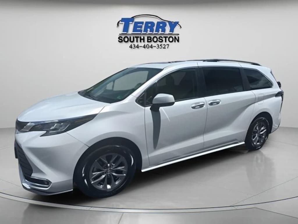 Used 2023 Toyota Sienna XLE 7 Passenger Van Passenger Van