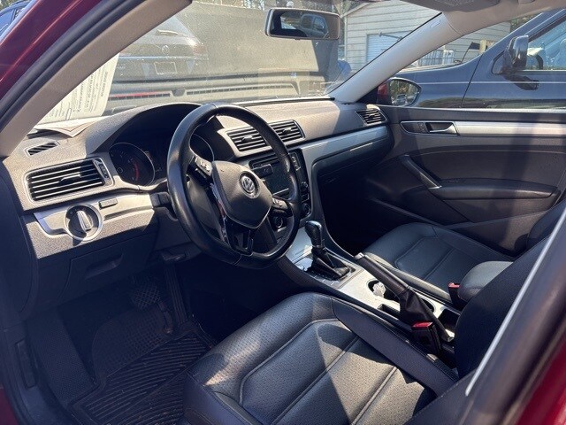 2019 Volkswagen Passat 2.0T Wolfsburg Edition photo 2