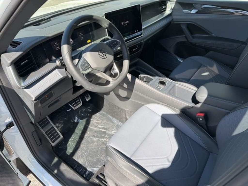 New 2026 Volkswagen Tiguan 2.0T SE R-Line Black SUV