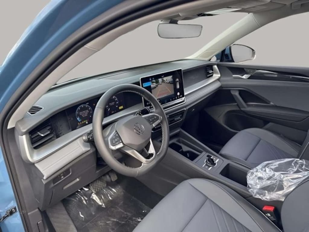 New 2025 Volkswagen Tiguan 2.0T SE SUV