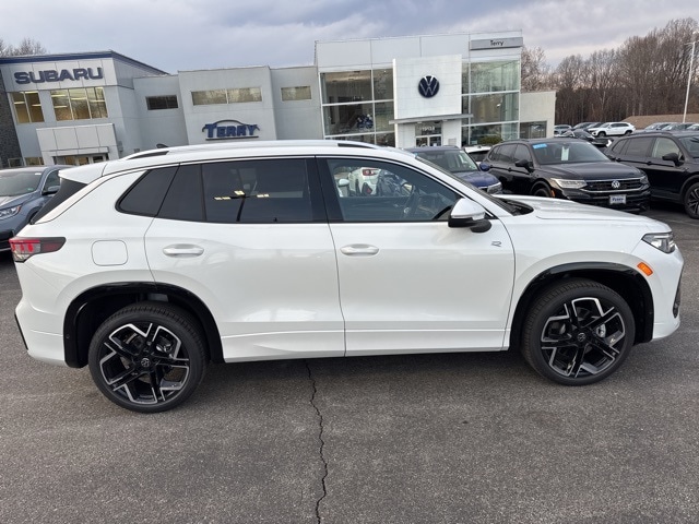 2026 Volkswagen Tiguan SEL R-LINE TURBO's photo