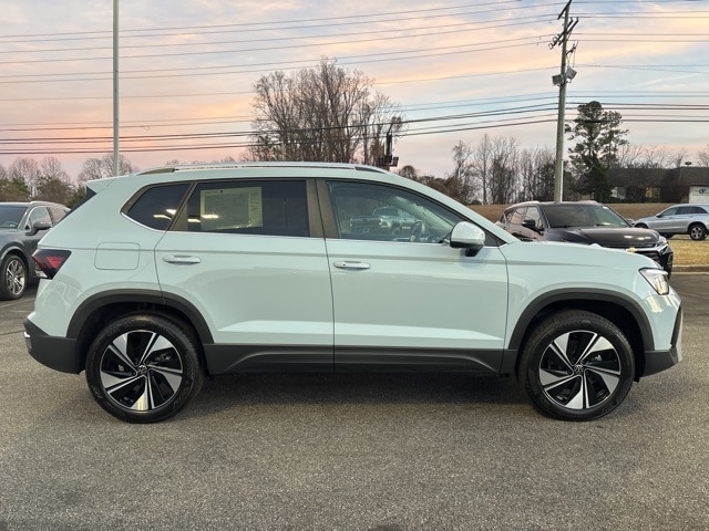 2026 Volkswagen Taos SE's photo