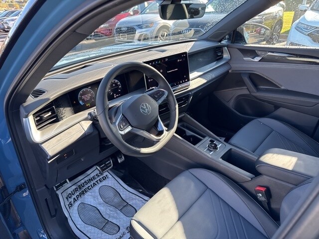 2025 Volkswagen Tiguan SE R-Line Black photo 4