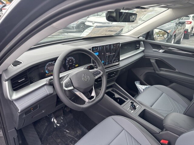 2025 Volkswagen Tiguan SE photo 3