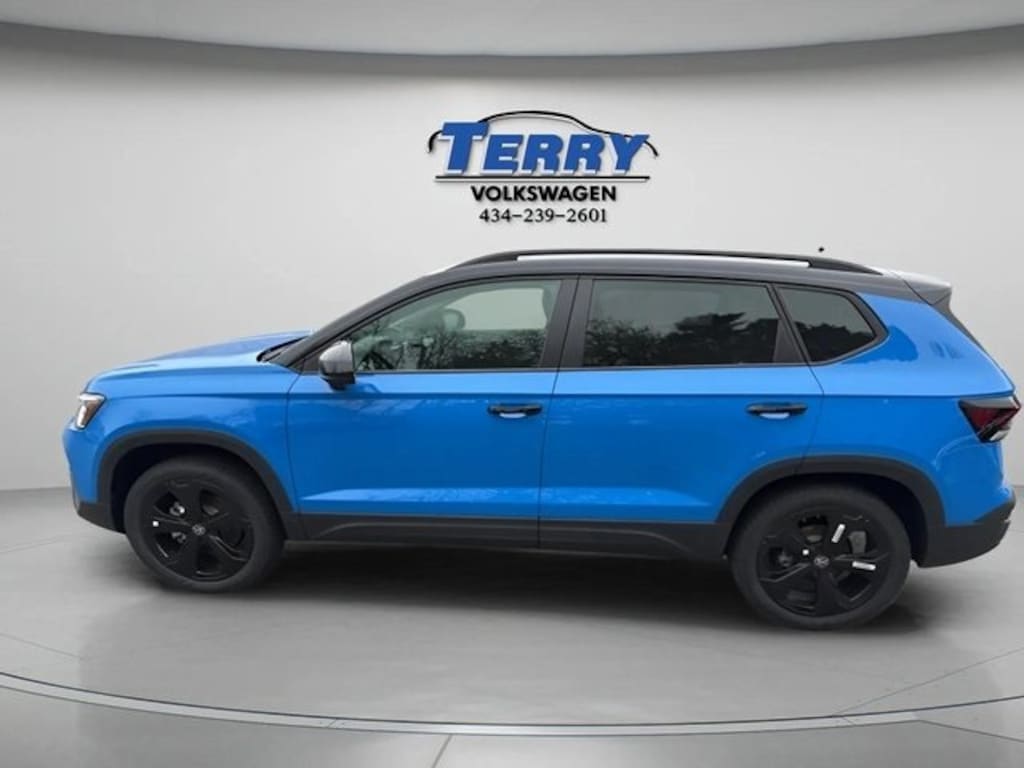 New 2025 Volkswagen Taos 1.5T SE Black SUV