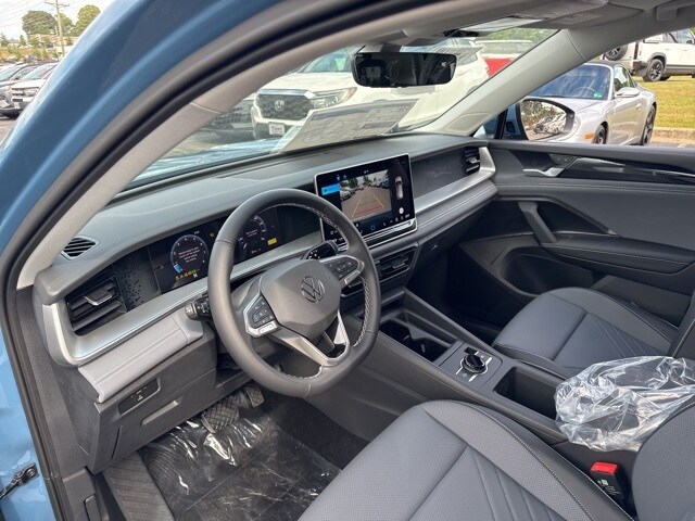 2025 Volkswagen Tiguan SE photo 3