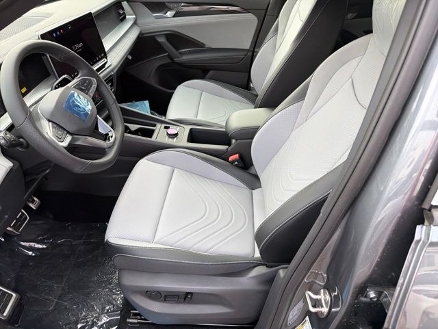 2026 Volkswagen Tiguan 2.0T SE R-Line Black 4Motion's photo