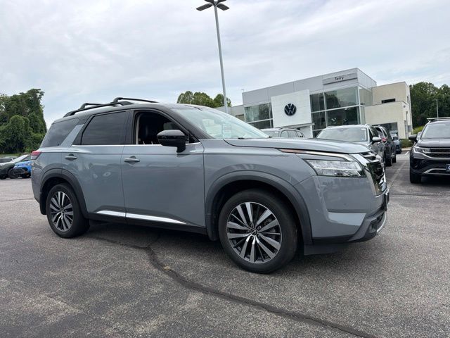 2022 Nissan Pathfinder Platinum
