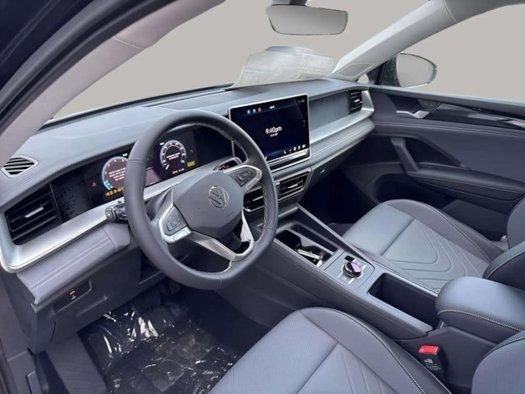 New 2025 Volkswagen Tiguan 2.0T SE SUV