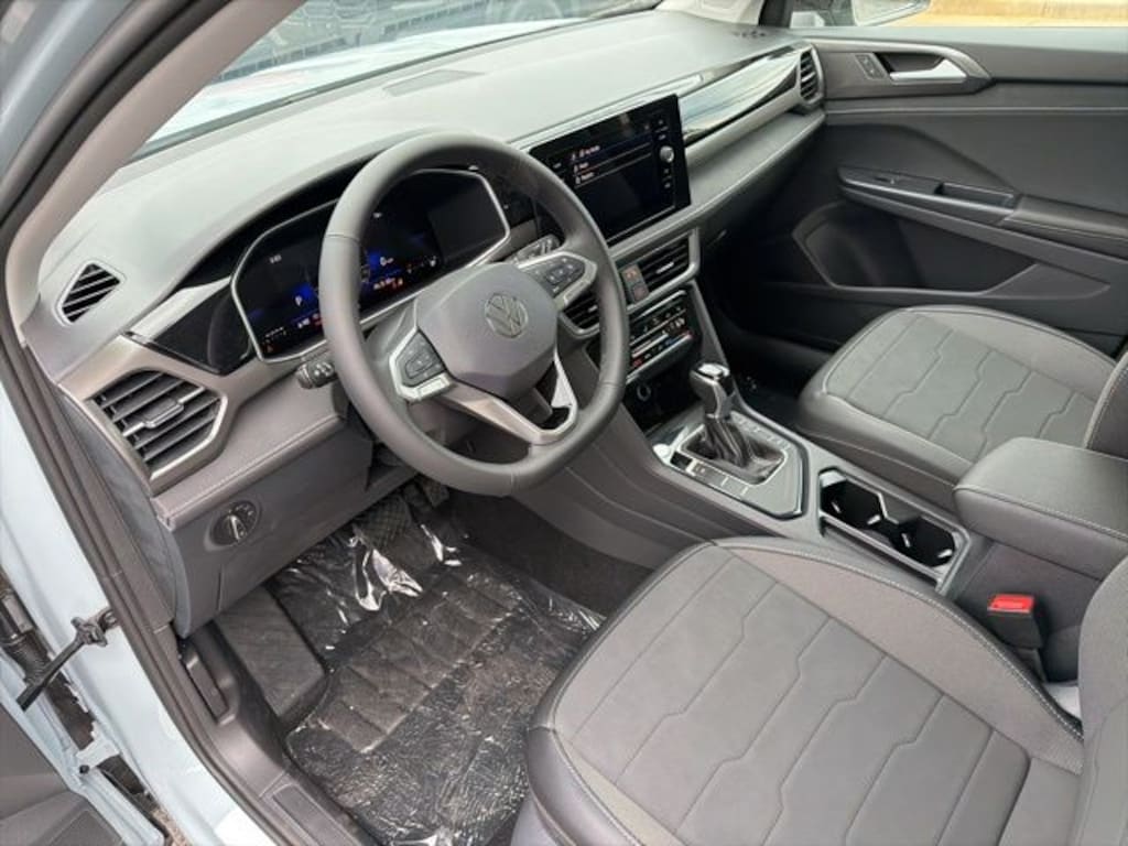 New 2026 Volkswagen Taos 1.5T SE Black SUV