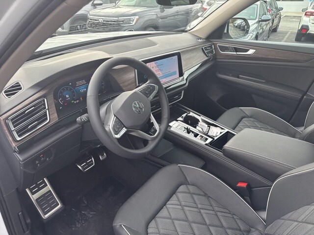 2026 Volkswagen Atlas SEL Premium R-Line photo 4