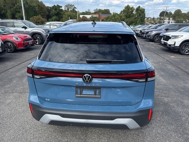2025 Volkswagen Tiguan SE photo 2