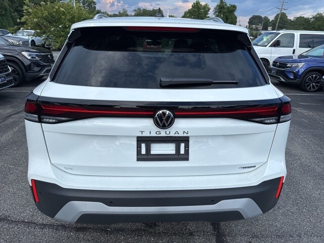 2025 Volkswagen Tiguan SE photo 2
