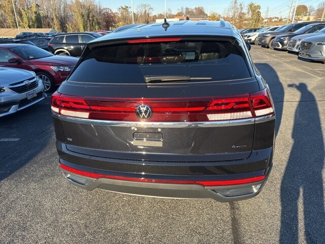 2026 Volkswagen Atlas Cross Sport SE photo 2