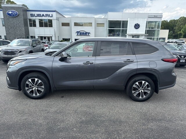 2023 Toyota Highlander XLE photo 3