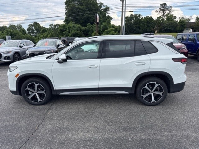 2025 Volkswagen Tiguan SE photo 2