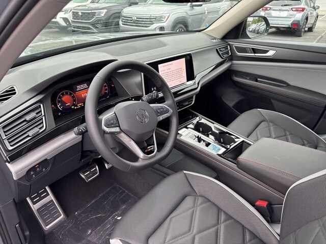 2026 Volkswagen Atlas Peak Edition SE photo 2