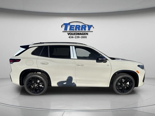 2026 Volkswagen Tiguan SE R-LINE BLACK's photo