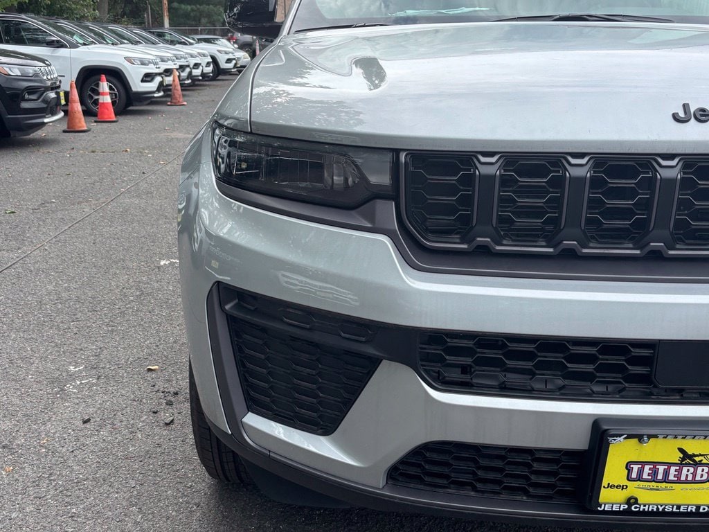 2026 Jeep Grand Cherokee Laredo - Photo 11