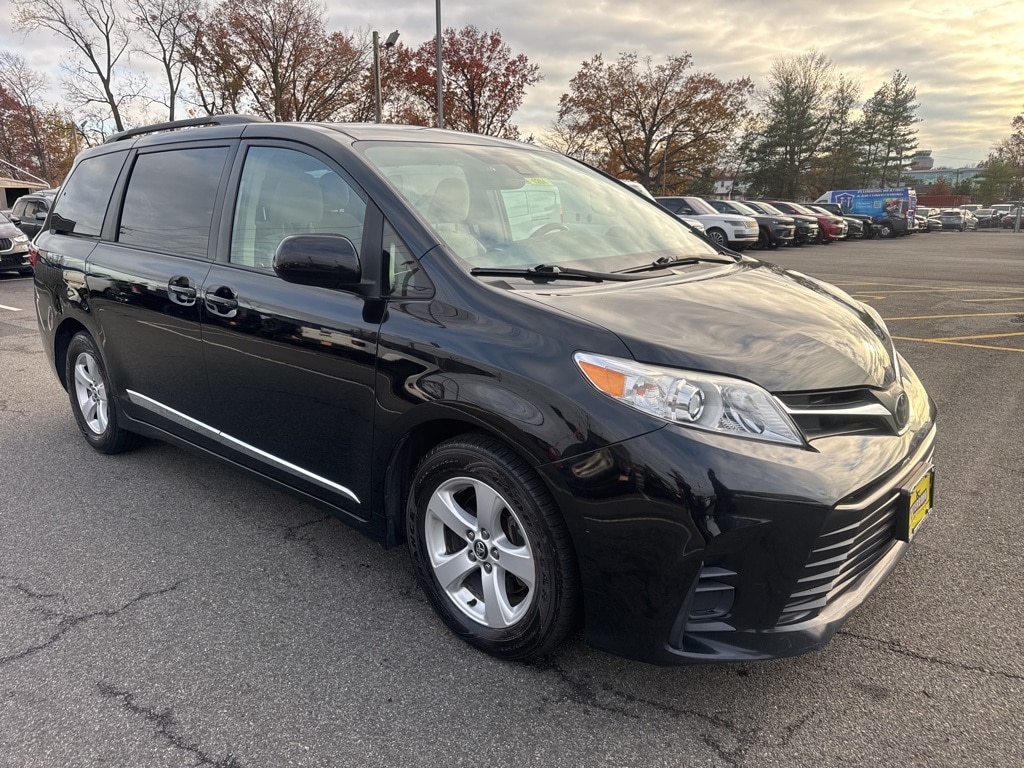 2018 Toyota Sienna LE