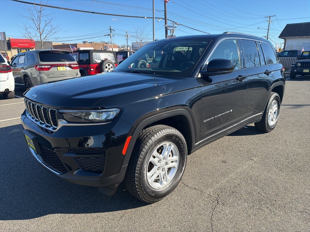 Used 2023 Jeep Grand Cherokee Laredo SUV