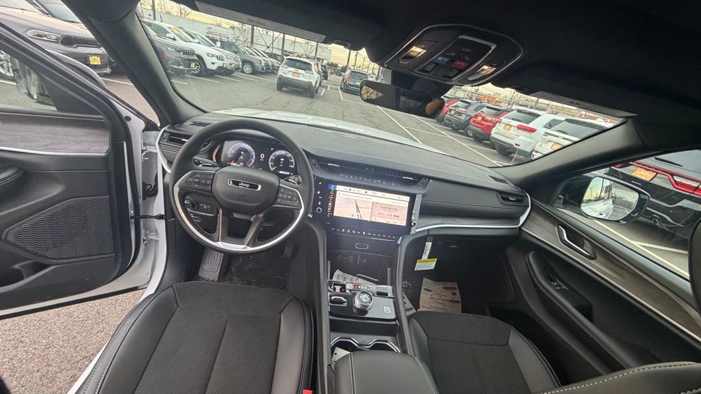 2026 Jeep Grand Cherokee Laredo - Photo 12