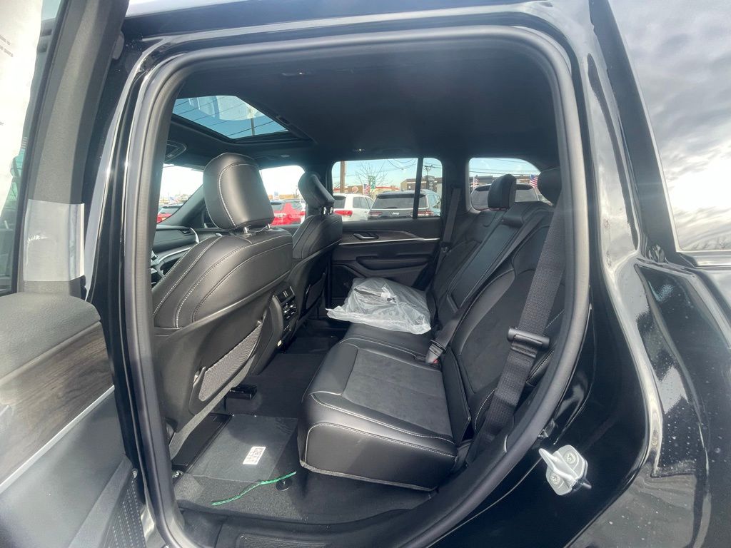 2026 Jeep Grand Cherokee Laredo - Photo 10