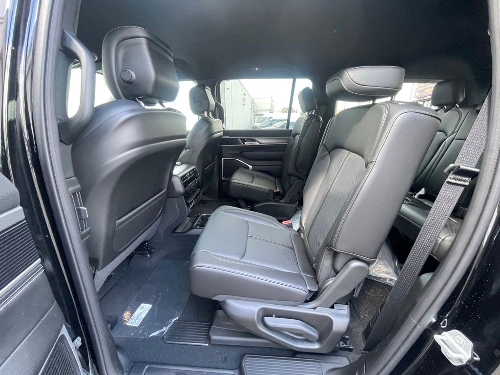 2026 Jeep Grand Wagoneer Base - Photo 13