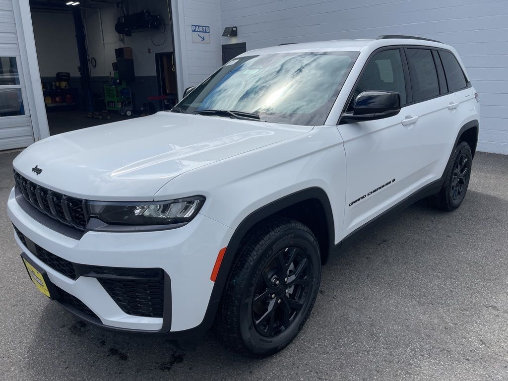 New 2026 Jeep Grand Cherokee Laredo Altitude Sport Utility