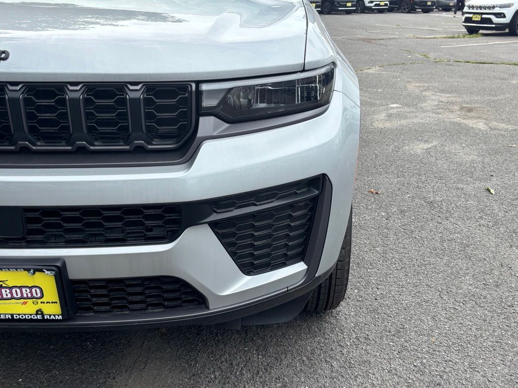2026 Jeep Grand Cherokee Laredo - Photo 12