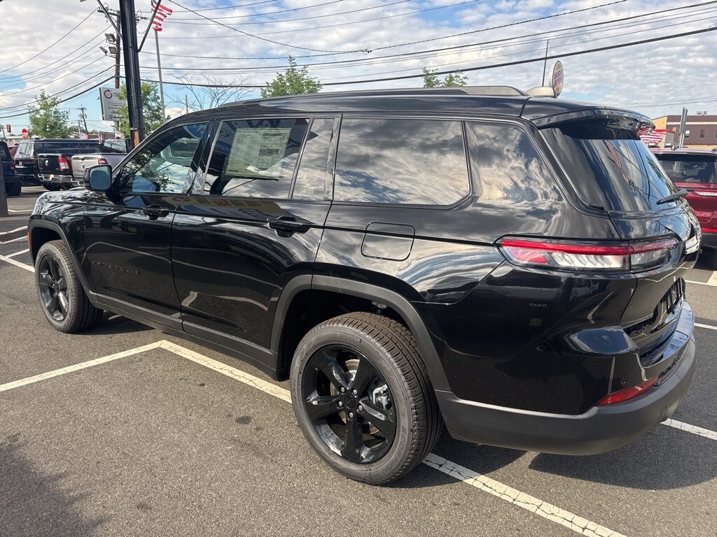 2025 Jeep Grand Cherokee Limited photo 4