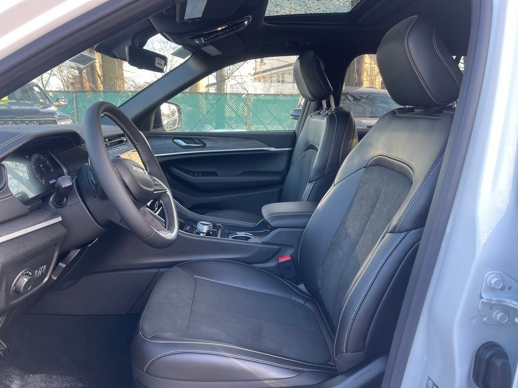 2026 Jeep Grand Cherokee Laredo - Photo 9