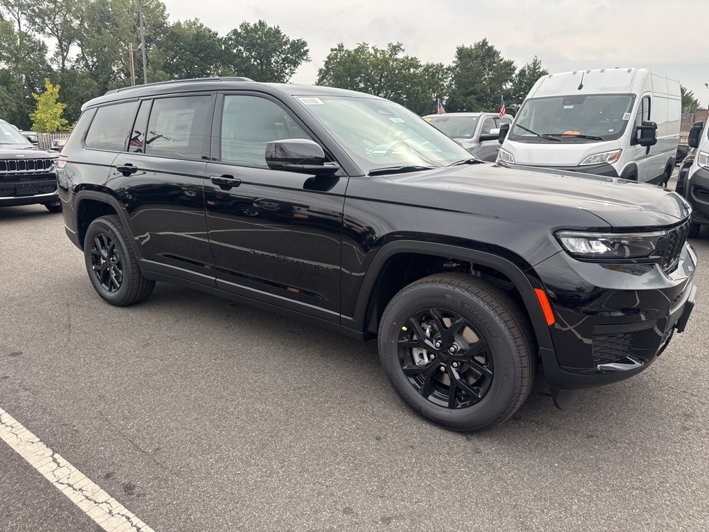 2025 Jeep Grand Cherokee L Altitude's photo