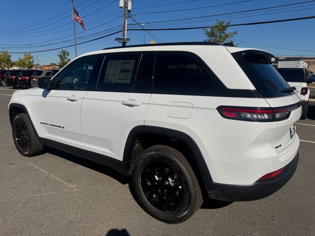 New 2026 Jeep Grand Cherokee Laredo Sport Utility
