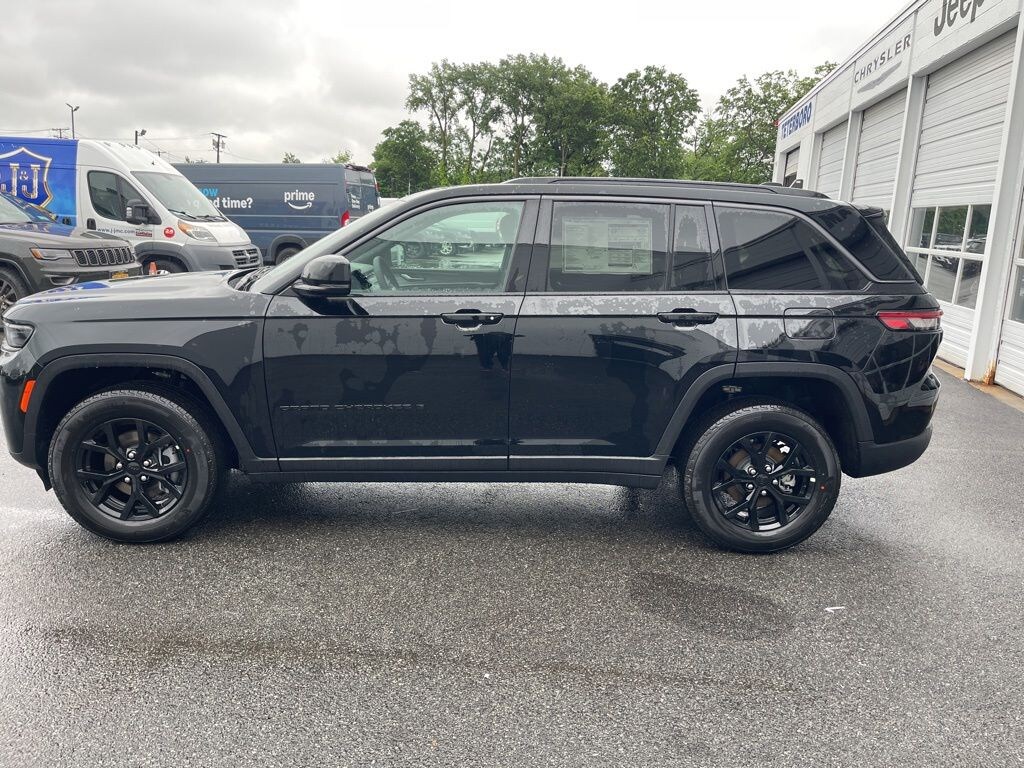 New 2026 Jeep Grand Cherokee Laredo Altitude Sport Utility