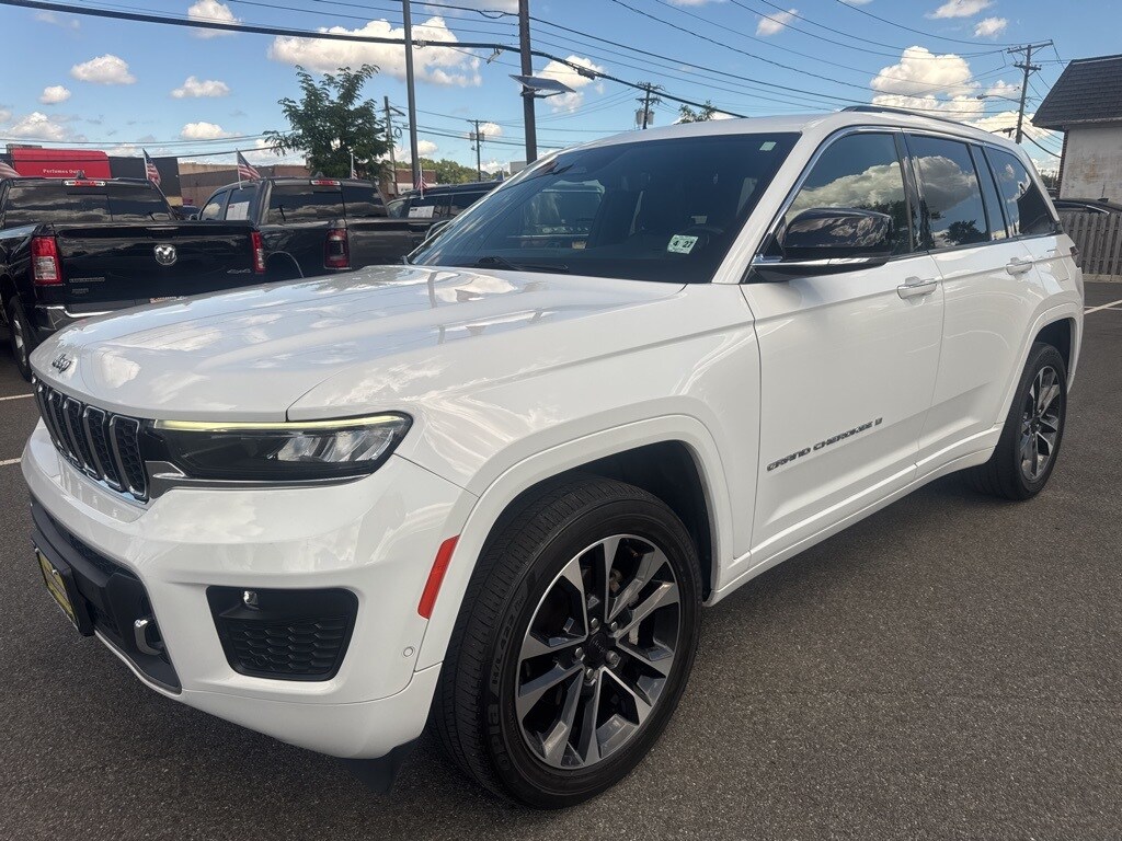 2022 Jeep Grand Cherokee Overland photo 3