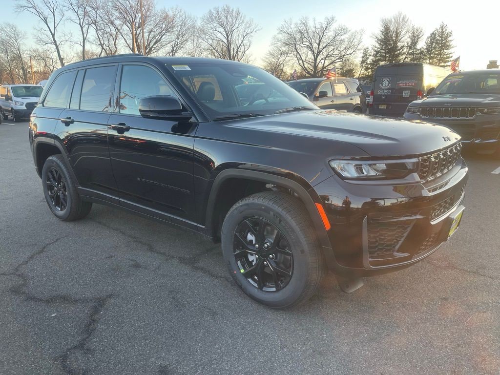 New 2026 Jeep Grand Cherokee Laredo Sport Utility
