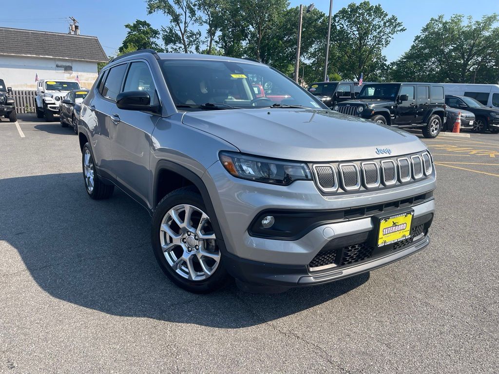 2022 Jeep Compass Latitude Lux 4X4's photo