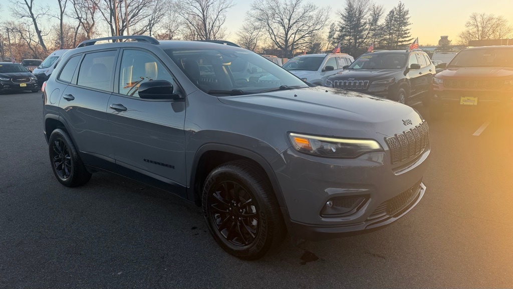 2023 Jeep Cherokee Altitude Lux's photo