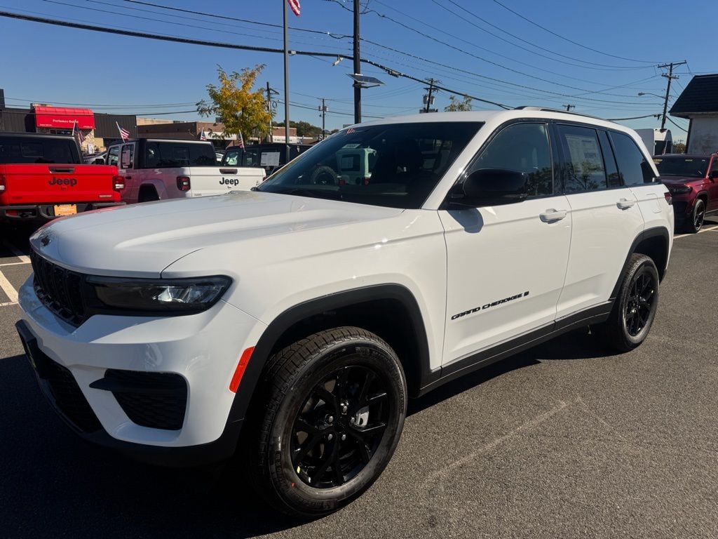 New 2026 Jeep Grand Cherokee Laredo Sport Utility