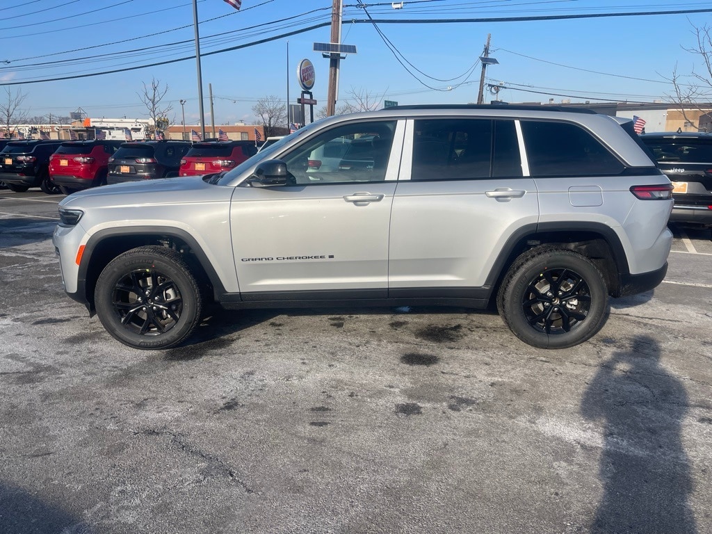 New 2026 Jeep Grand Cherokee Laredo Sport Utility