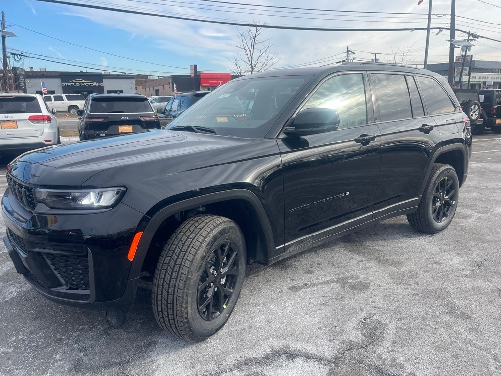 New 2026 Jeep Grand Cherokee Laredo Sport Utility