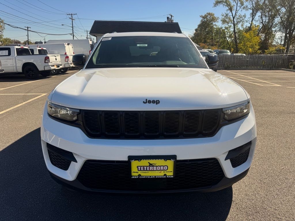New 2026 Jeep Grand Cherokee Laredo Sport Utility