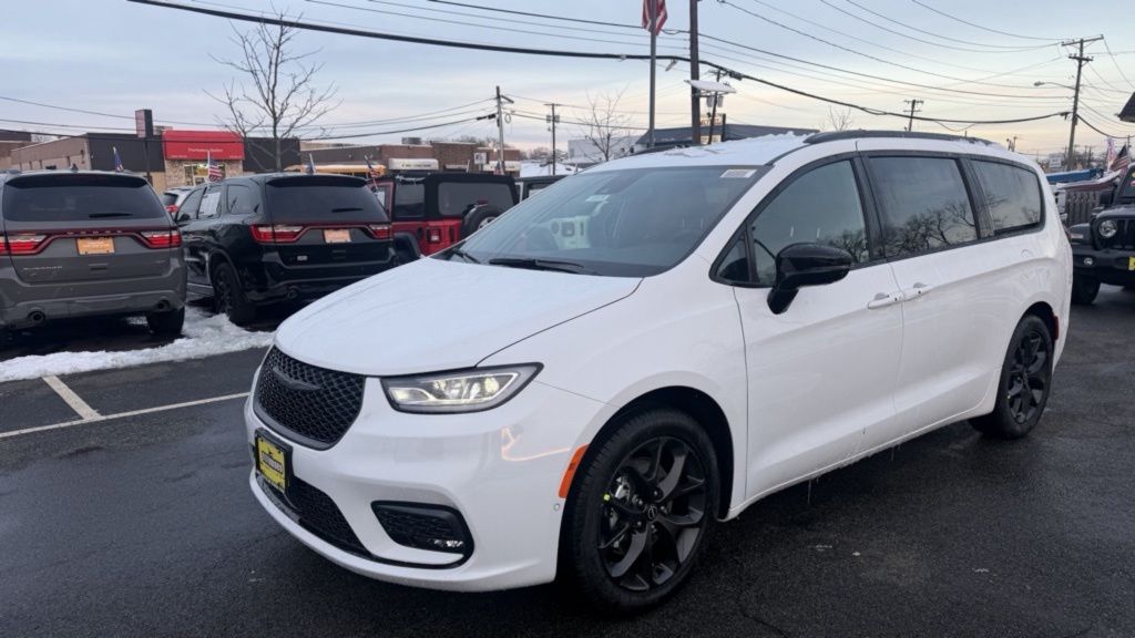 2026 Chrysler Pacifica Select - Photo 3