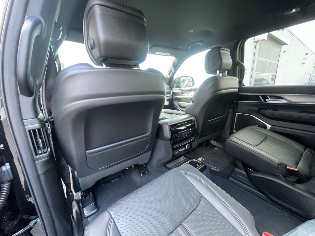 2026 Jeep Grand Wagoneer Base - Photo 12