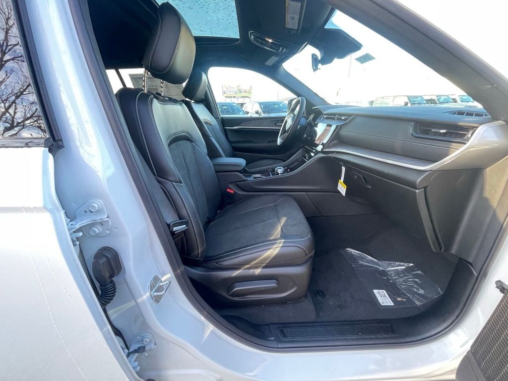 2026 Jeep Grand Cherokee Laredo - Photo 15