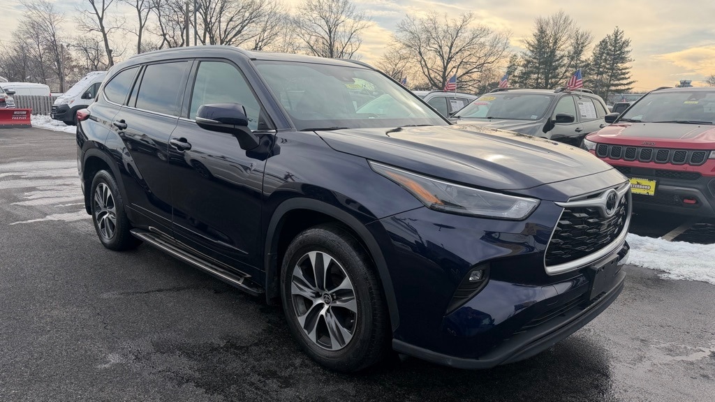 2022 Toyota Highlander XLE's photo